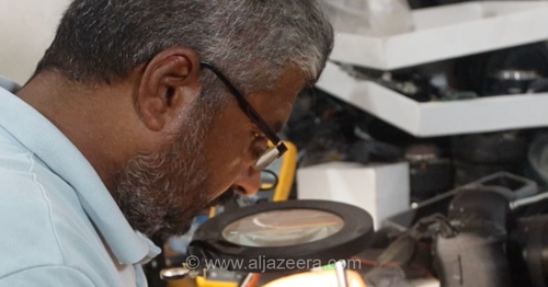 تعمیرکار غزه به خبرنگاران در مستندسازی جنگ کمک می‌کند