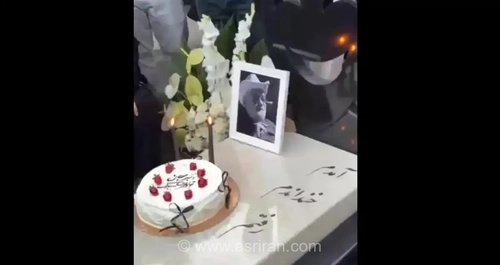 تصاویری از یادبود تولد اکبر عبدی بر سر مزارش