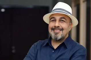 تفریح جدید رضا عطاران: بازیگر محبوب با زیپ‌بایک سرگرم شد