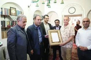 بازدید فرماندار تهران از خانه تاریخی اصلانی و تقدیر از احیاگر آن
