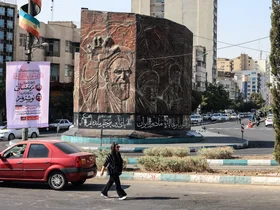 جنگ در ایران: ایران گفت که آمریکا جدی نیست؛ کشتی‌ای در خلیج عراق در آتش سوخت