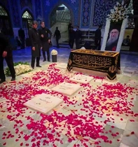 انتشار تصویر جدید و کمتر دیده شده از مزار رهبر شهید انقلاب در حرم مطهر امام رضا (ع)