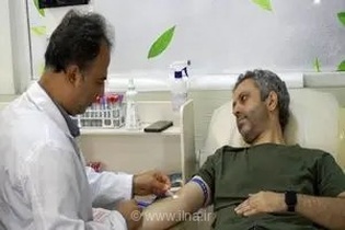نقش‌آفرینی هنرمندان در عرصه ایثار؛ اعضای خانه تئاتر برای حمایت از هموطنان جنوب کشور خون اهدا کردند