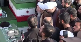 اشک‌های آیت الله جوادی آملی هنگام اقامه نماز بر پیکر مطهر رهبر شهید انقلاب