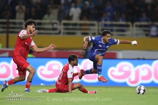 دربی پایتخت: اشتباه داوری می‌توانست پرسپولیس را به پنالتی برساند