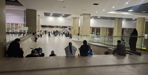 تأخیر ۵ ساعته پرواز تهران در فرودگاه مشهد و سرگردانی مسافران