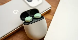 به‌روزرسانی Pixel Buds گوگل، قابلیت‌های جدیدی برای خواب و کنترل صدا ارائه می‌دهد