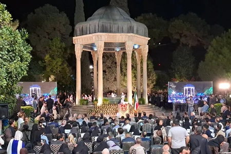 حافظ و تحول در غزل: گسترش مرزهای زبان فارسی