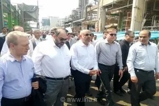 وزیر کار در بازدید از پتروشیمی جم: هیچ کارگری پس از حمله دشمن اخراج نشده و حقوق‌ها پرداخت شده است