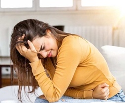 اگر معده حساسی دارید، این خوراکی‌های دردسرساز را از رژیم غذایی روزانه خود حذف کنید