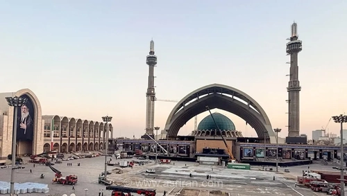 آماده‌سازی مصلای امام خمینی (ره) برای مراسم وداع با رهبر شهید (عکس)