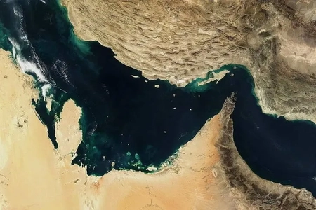 هدف قرار گرفتن یک کشتی کانتینری در تنگه هرمز