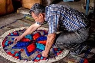 ظرفیت جهانی شدن هنر نمدمالی در چهارمحال و بختیاری؛ تولید سالانه ۴۰ تن محصول با دستان ۵۰۰ هنرمند