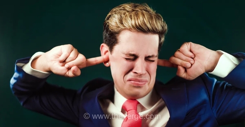 میلو یاننوپولوس، ترویست راست‌افراطی، از آمریکا اخراج شد