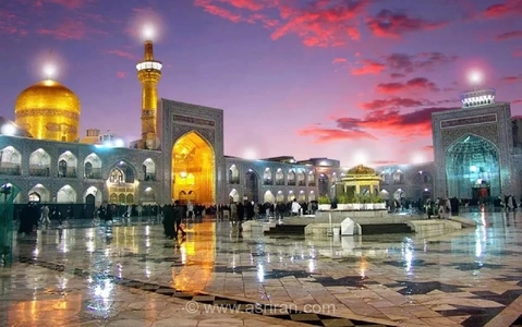 حال و هوای حرم امام رضا همراه با صدای بیانات امام خمینی و رهبر شهید
