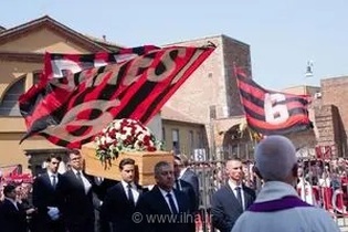 وداع تلخ با اسطوره میلان؛ حضور ستاره‌های فوتبال جهان در مراسم خاکسپاری فرانکو بارزی در ایتالیا