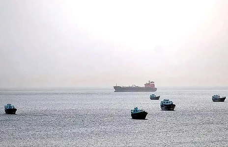 آمریکا از کشتی‌ها خواست از تردد غیرضروری در تنگه هرمز خودداری کنند