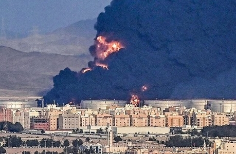 حمله پهپادی نیروهای مسلح یمن به تأسیسات نفتی آرامکو در نجران عربستان