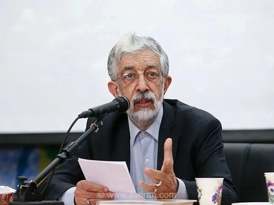 انتقاد حدادعادل از شعار «مذاکره خیانت است» و تاکید بر آمادگی برای جنگ و مذاکره