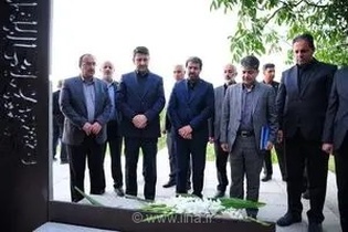 ادای احترام وزیر ارتباطات به مقام شامخ شهدای استان همدان