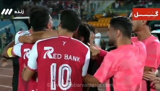 گل به خودیِ مدافع ملوان، پرسپولیس را در نیمه اول پیش انداخت
