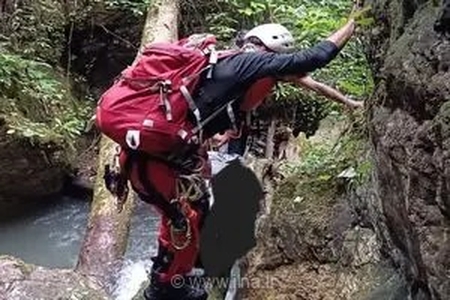 عملیات نفس‌گیر ۱۵ ساعته برای انتقال جسد از منطقه صعب‌العبور رودخانه ازارک رامسر به پایان رسید