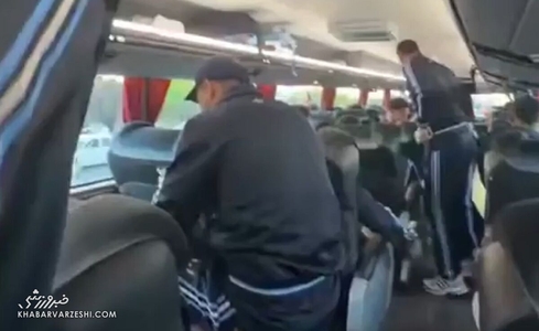 آواز خواندن بازیکنان آرژانتین برای مسی در اتوبوس