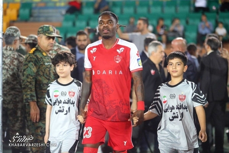 بیفوما: پرسپولیس را به تیم ملی ترجیح دادم/ مردم ایران با وجود مشکلات لبخند می‌زنند