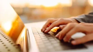 تاثیر هوش مصنوعی بر مغز: کاهش فعالیت هنگام نوشتن با دست