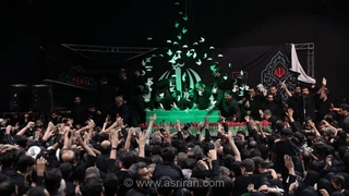 لحظه ورود پیکر رهبر شهید انقلاب به مراسم وداع در جوار حسینیه امام خمینی