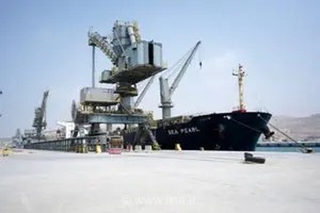 تخلیه نخستین محموله پودر آلومینا در بندر پارسیان و انتقال به بندرعباس