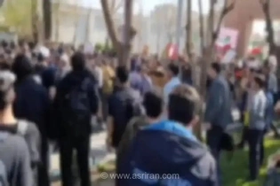دانشگاه تهران: ۲ دانشجو به دلیل آتش‌زدن پرچم اخراج شدند