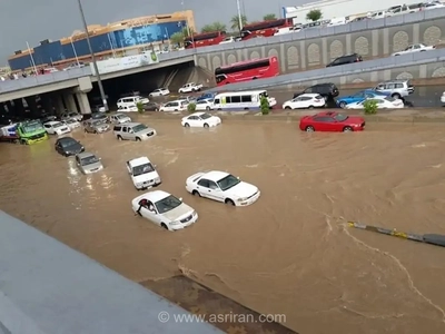 سیل ویرانگر در طائف عربستان: خودروها در آب غرق شدند