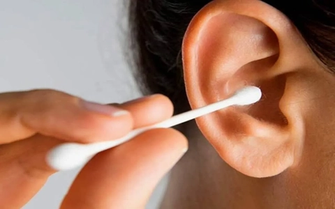 عوارض استفاده از گوش پاک‌کن و روش صحیح تمیز کردن گوش