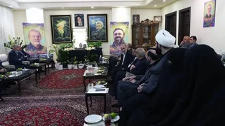 دیدار نمایندگان ادوار مجلس با خانواده شهید علی لاریجانی