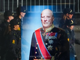 تصاویر: جمعیت انبوه اسلو با شاه Harald V نروژ خداحافظی کرد