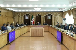 واکنش عارف به فشارهای اقتصادی دشمن: دولت تصمیمات را با توجه به افکار عمومی اصلاح می‌کند