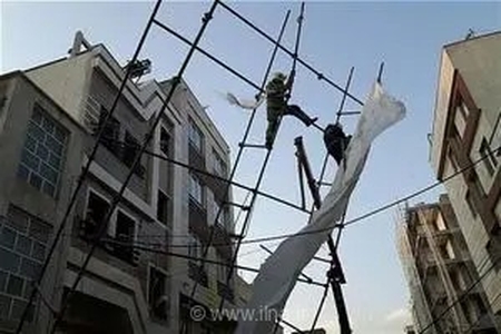 بیگاری در ارتفاع، زیر آفتاب سوزان/ «کارگران ساختمانی» قربانی فقر شده‌اند