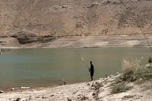 اعلام ممنوعیت مطلق صید ماهی در تمامی پهنه‌های آبی استان اصفهان تا اطلاع ثانوی توسط محیط‌زیست