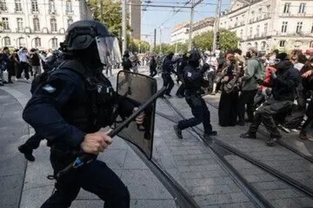 نهادهای بین‌المللی تحولات فرانسه را با معیارهای حقوق بشری بررسی کنند