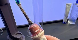 مشکلات اولیه در مسواک 500 دلاری Dyson CameraJet گزارش شد