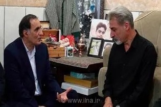 تأکید بر ثبت خاطرات شهدا در دیدار نماینده رئیس‌جمهور با خانواده شهدای دانش‌آموز در استان هرمزگان