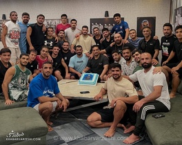 واکنش جالب پژمان درستکار به سورپرایز شاگردانش در کمپ کشتی + عکس
