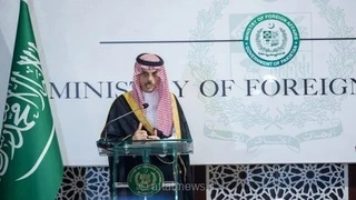 تأکید وزیر خارجه عربستان بر لزوم بازگشایی و امنیت تنگه هرمز و باب‌المندب در دیدار با وزیر خارجه ژاپن