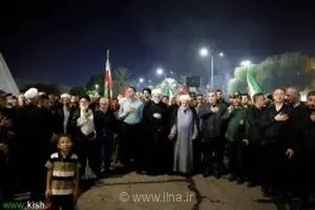 طنین فریاد لبیک یا حسین در جزیره کیش؛ اجتماع پرشور دلدادگان اربعین با حضور مسئولان و مردم