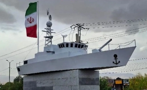 نصب نماد ناوشکن قهرمان دنا در ورودی شهر نهاوند