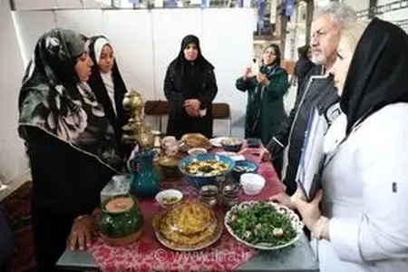 رقابت آشپزان در پیش‌رویداد آیین ملی پخت آش ایرانی در زنجان