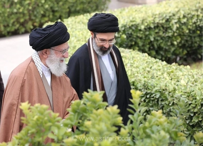 تنها مصاحبه آیت الله سیدمجتبی خامنه ای: از خاطرات پدر و پدربزرگ تا ماجرای ظرف حلبی پر از عقیق های گرانقمیتی که از یمن آورده بودند