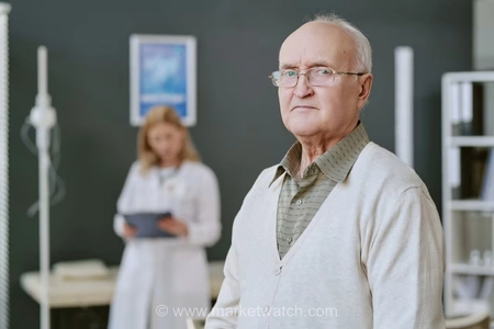 بیماران مبتلا به آلزایمر و بیماری‌های جدی، طرح‌های بیمه Medicare Advantage را ترک می‌کنند؛ این تصمیم می‌تواند پرهزینه باشد