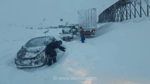 حبس بیش از ۱۰۰ گردشگر در کولاک شدید آرژانتین؛ ده‌ها خودرو زیر توده‌های سنگین برف مدفون شدند